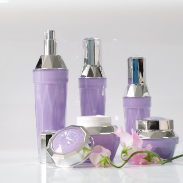 亞克力菱面乳液瓶 技術開發(fā)與美學設計兼?zhèn)涞幕瘖y品包裝解決方案